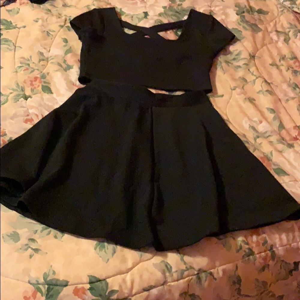 Two piece set: skirt and top